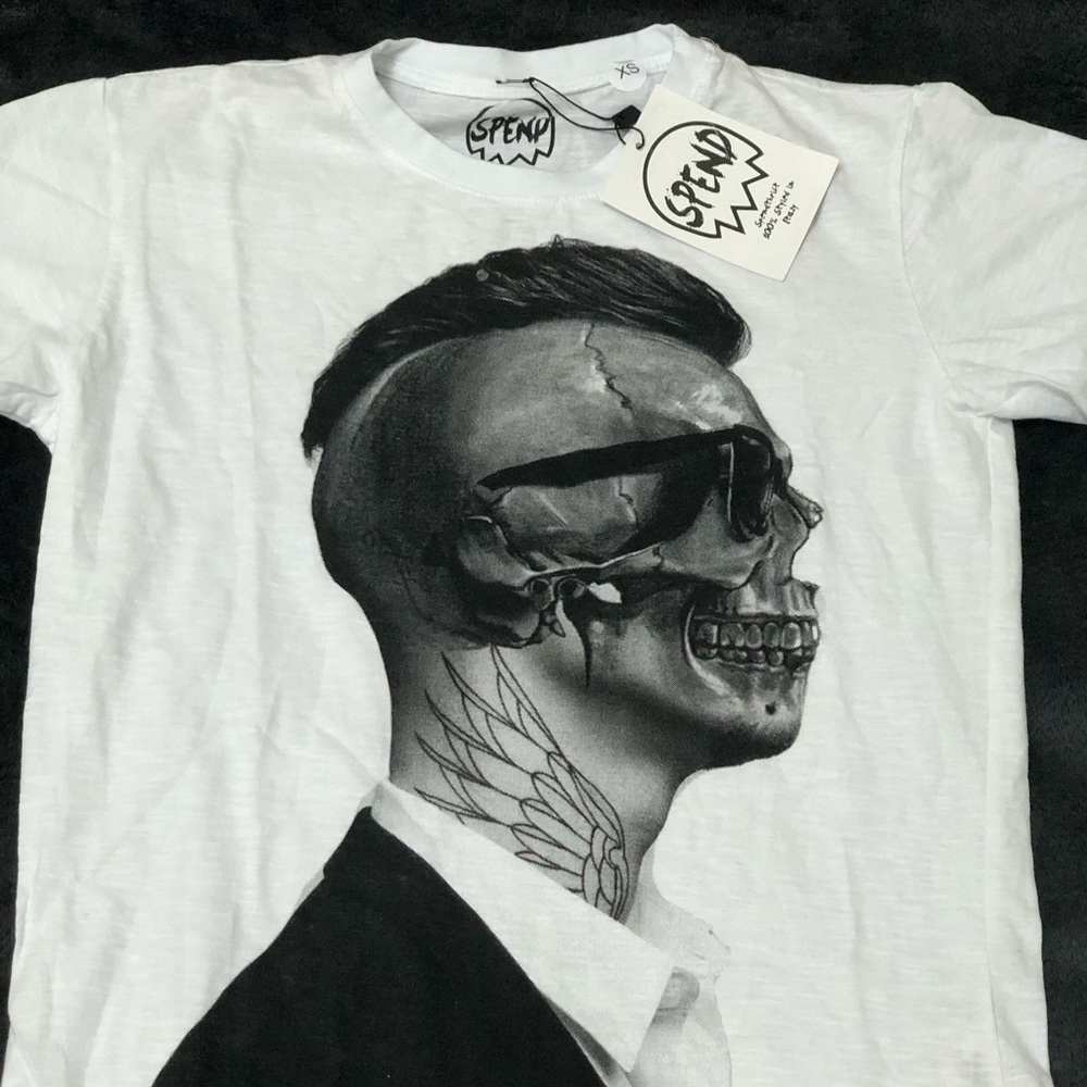 Shirt with cool artwork - Picture 2 of 3
